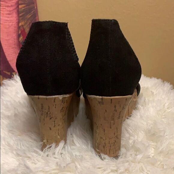 Black
wedges   - Picture 4 of 5